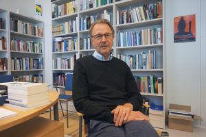 Tampereen yliopiston Suomen historian professori Pertti Haapala näkee, että Suomeen tarvittaisiin vain maksimissaan kymmenen maakuntaa. Hänen mukaansa vielä parempi lopputulos saavutettaisiin viidellä tai kuudella superläänillä.