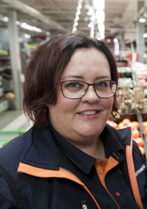 K-Supermarket Pälkäneen kauppias Kati Rauhala uskoo kesäpälkäneläisten olevan kiinnostuneita ruokaverkkokaupasta.