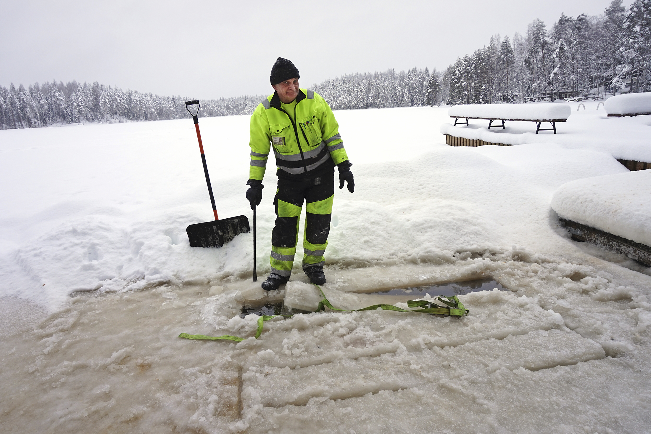 PIRKANMAAN AINOA JÄÄSAUNA: Urkin Piilopirtillä odotetaan pakkasia ja  jääpeitettä järveen, jotta suosittu palvelu saataisiin avattua - Radio SUN