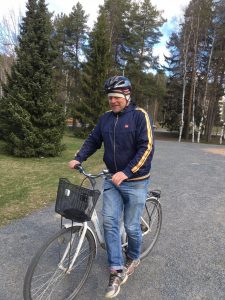 Tampereen ja Pirkanmaan hanke Euroopan unionin vuoden 2026 kulttuuripääkaupungiksi pohjaa isosti kansalaisiin ja ruohonjuuritasolla tapahtuvaan tekemiseen. Luova johtaja Juha Hemanus tutustuukin kuntiin ja niiden kyliin mielellään polkupyörän selästä käsin. Hänen mukaansa 22 kunnassa on paljon aineksia, jotka tekevät maakunnasta huippukiinnostavan.
