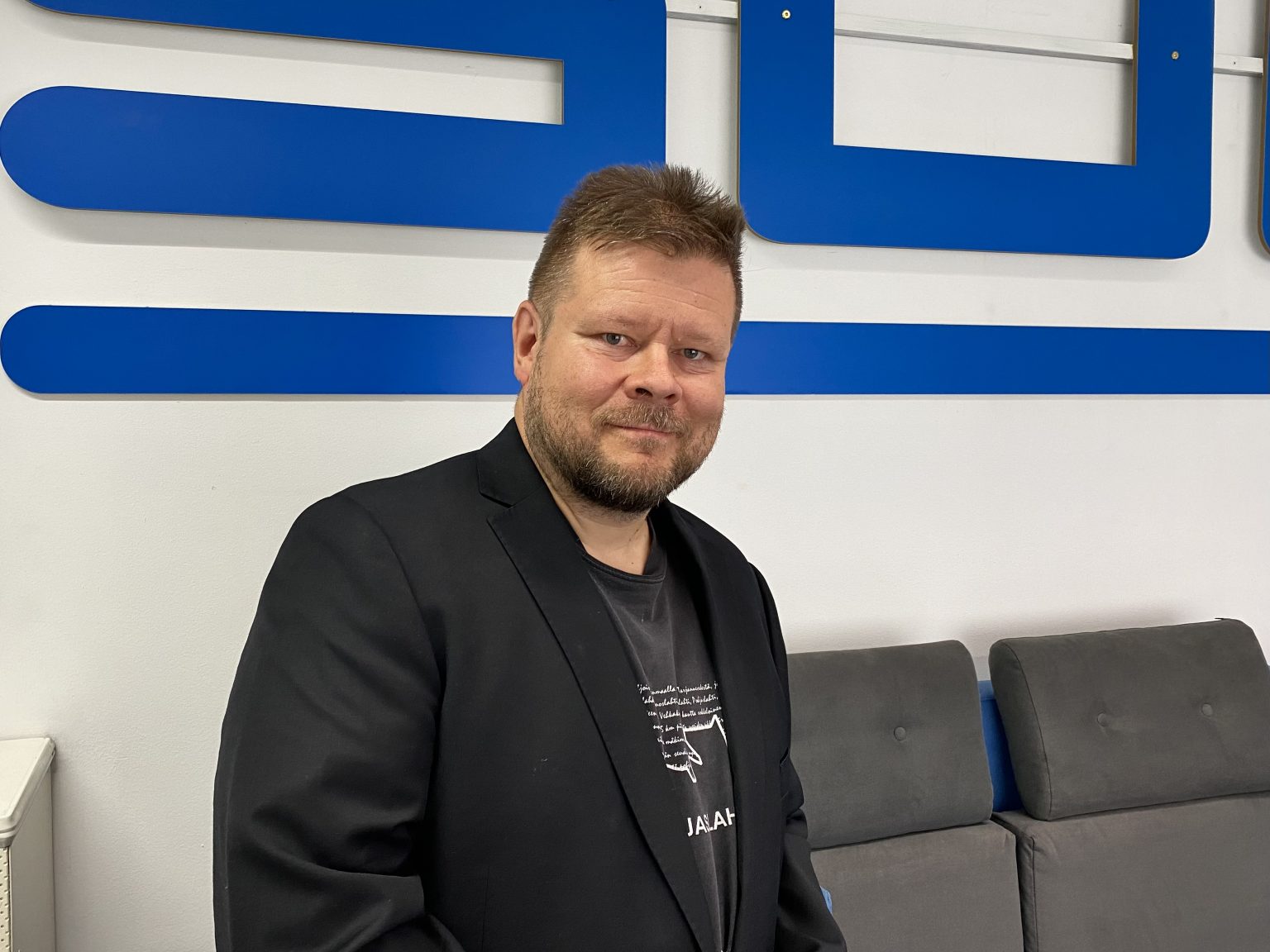 Yöyhtyeestä tuttu Mikko Kangasjärvi opettaa tulevaisuuden