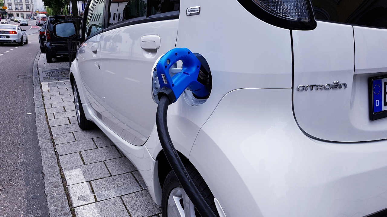Asiantuntija suosittelee: Käytetty sähköauto kannattaa käyttää kuntotarkastuksessa ennen ostoa
